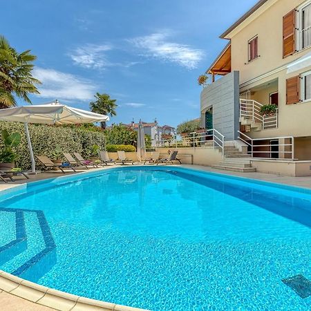 Apartment Complex Irena With Pool بوريتش المظهر الخارجي الصورة