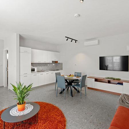 Apartment Complex Irena With Pool بوريتش المظهر الخارجي الصورة