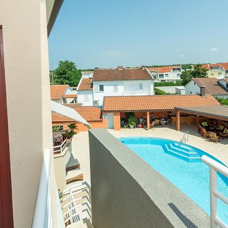 Apartment Complex Irena With Pool بوريتش المظهر الخارجي الصورة