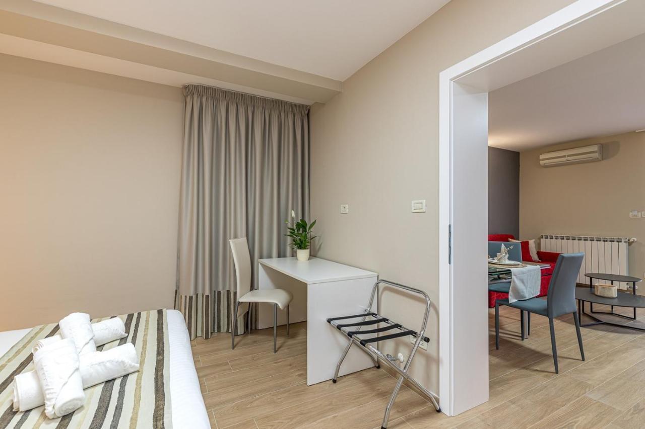 Apartment Complex Irena With Pool بوريتش المظهر الخارجي الصورة