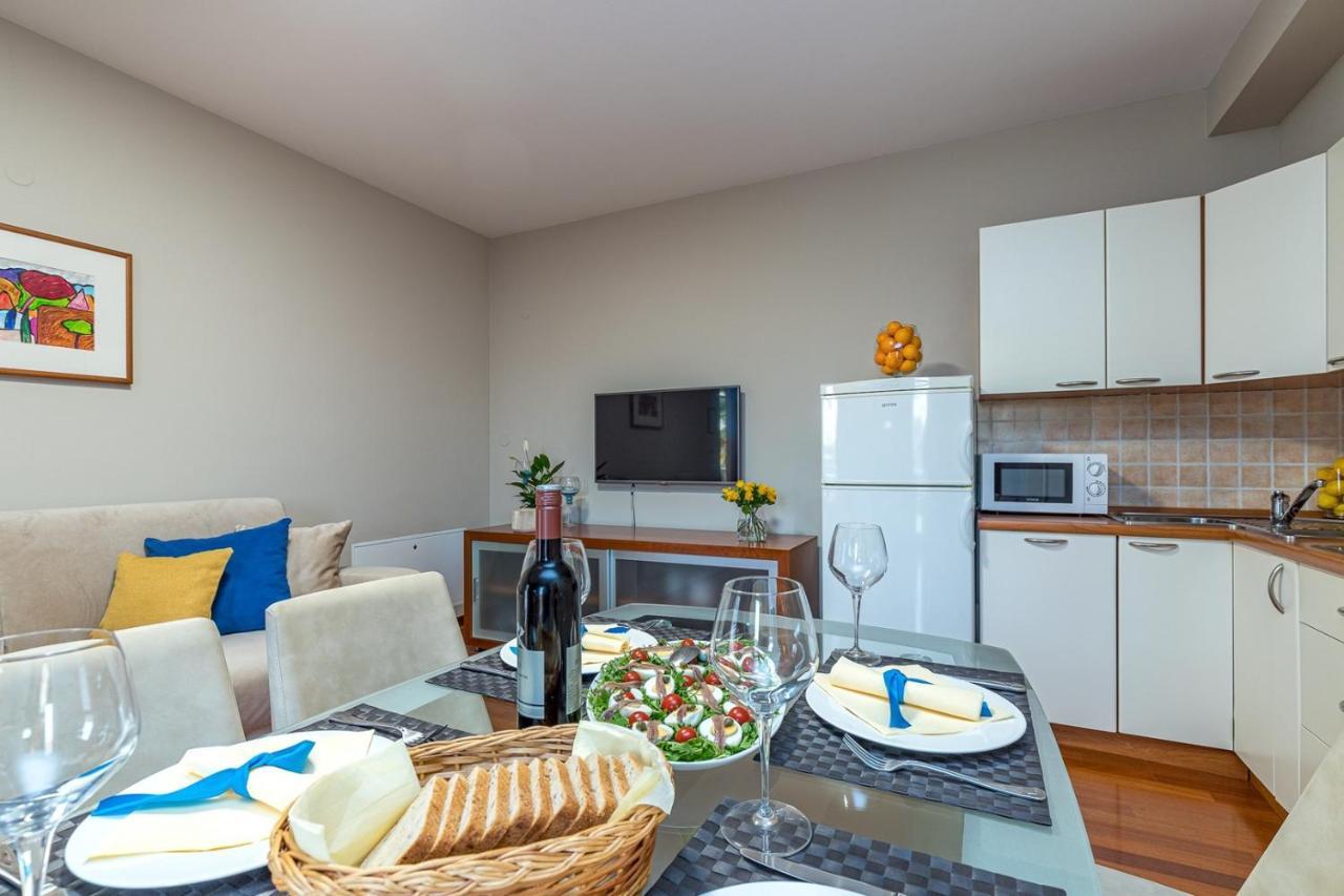 Apartment Complex Irena With Pool بوريتش المظهر الخارجي الصورة