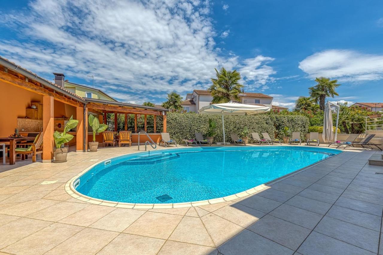 Apartment Complex Irena With Pool بوريتش المظهر الخارجي الصورة