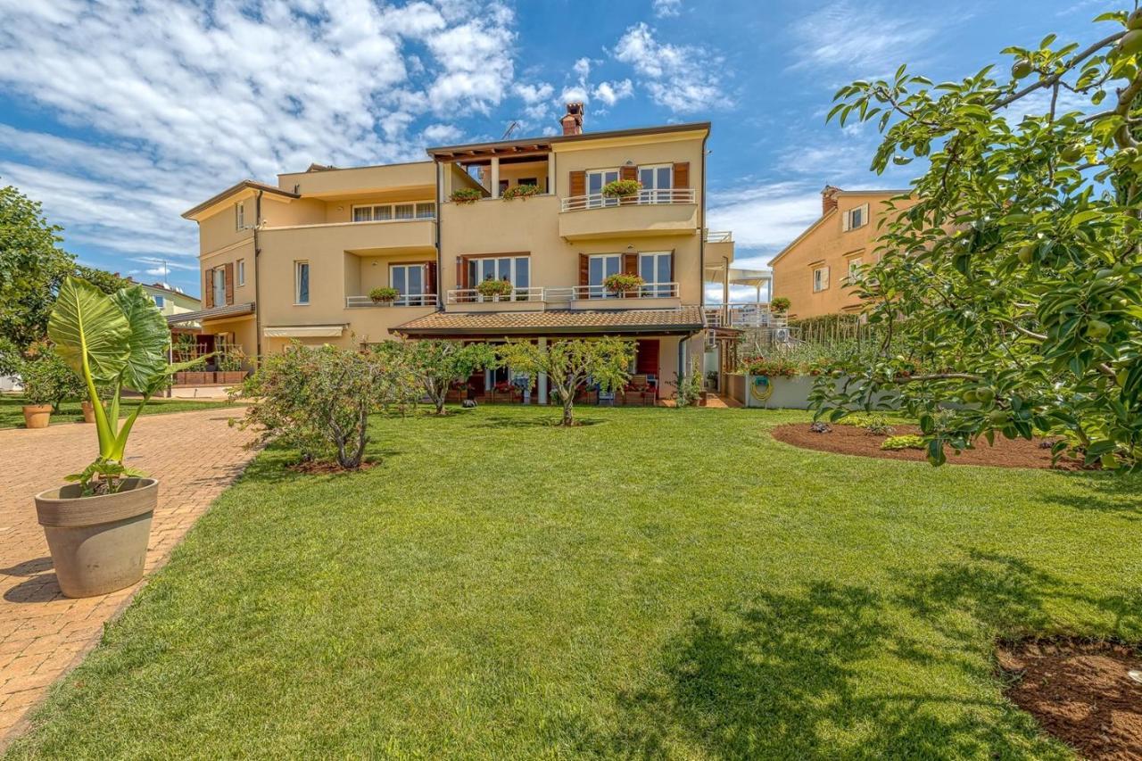 Apartment Complex Irena With Pool بوريتش المظهر الخارجي الصورة