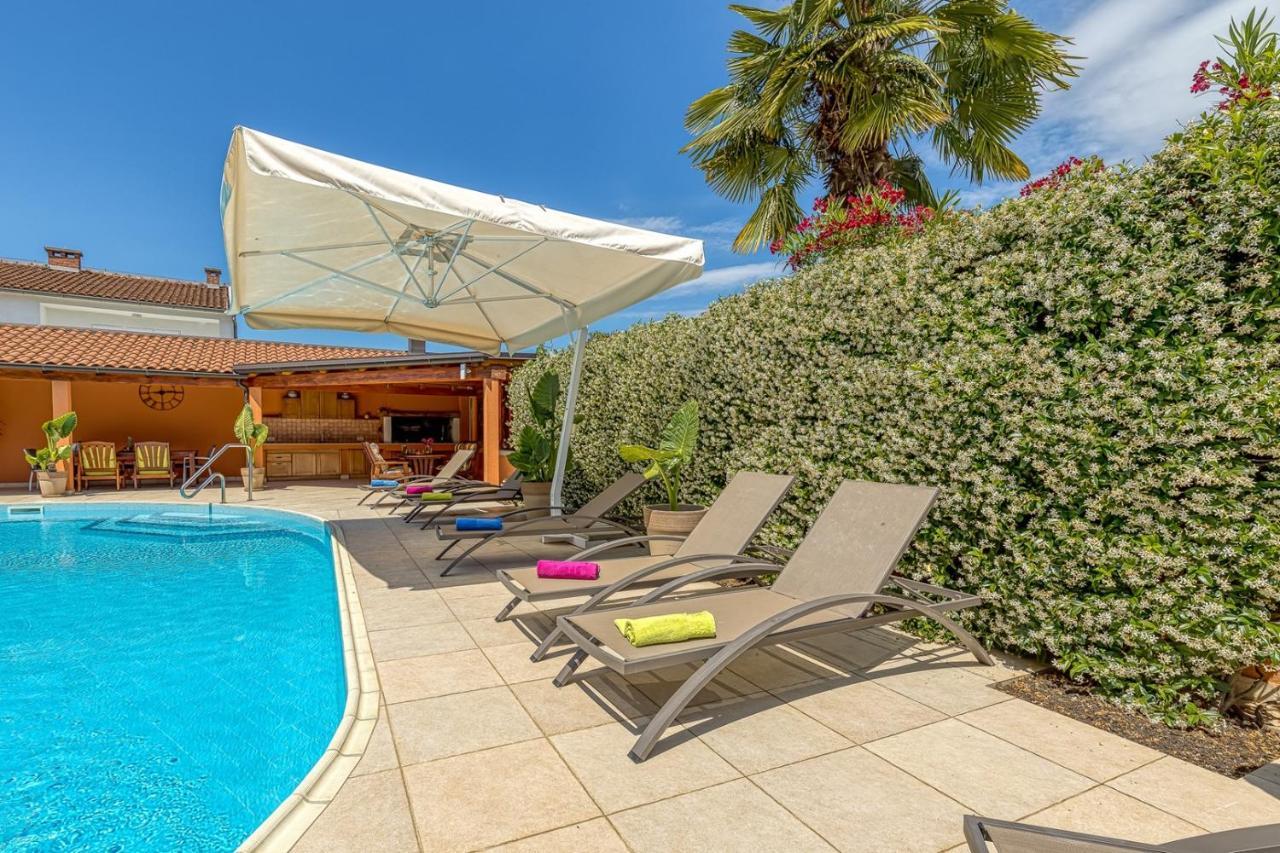 Apartment Complex Irena With Pool بوريتش المظهر الخارجي الصورة